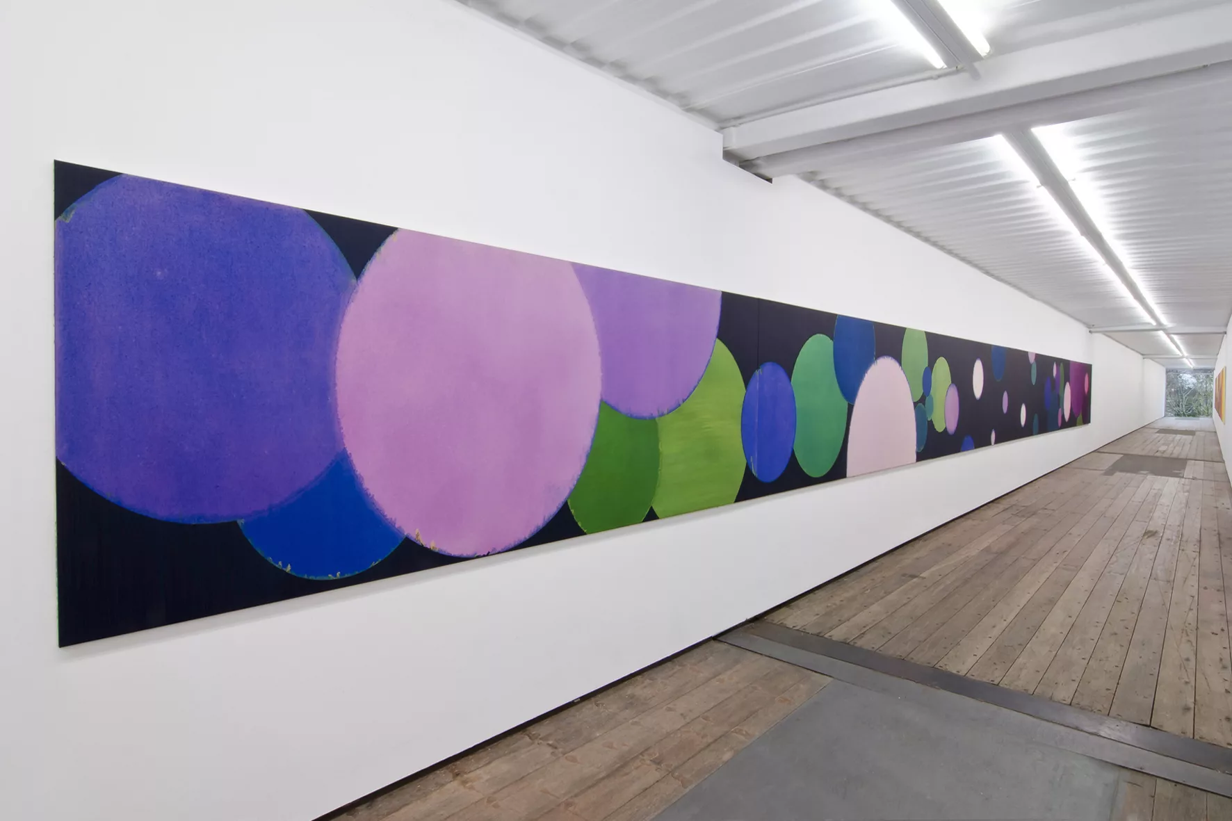 Großformatiges  Bild des Malers Hans-Willi Notthoff im Tunnel des Filed Institues Hombroich, Raketenstation, Stiftung Insel Hombroich, 2010